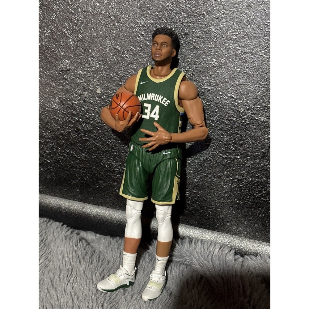 Giannis Antetokounmpo #34 Milwaukee NBA Starting Lineup 2022 Hasbro Series 1